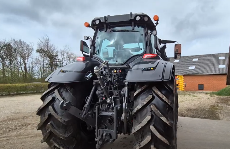 Трактор Valtra Q305